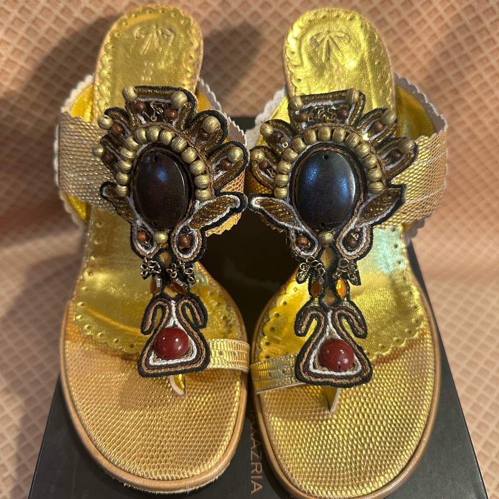 Rare BCBGMaxazria Vintage “Madaon” Gold Toe Ring High Heeled Sandals with Stone